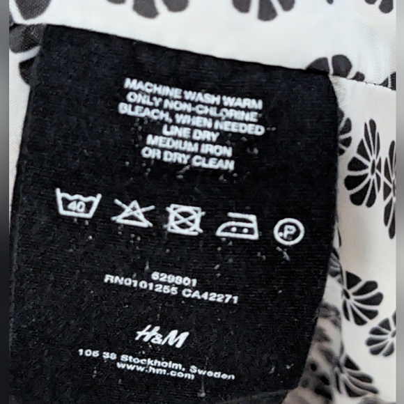 H&M, Casual Trench Coat, Fully lined, Side Pockets, Black, Size 10. - Picture 9 of 10